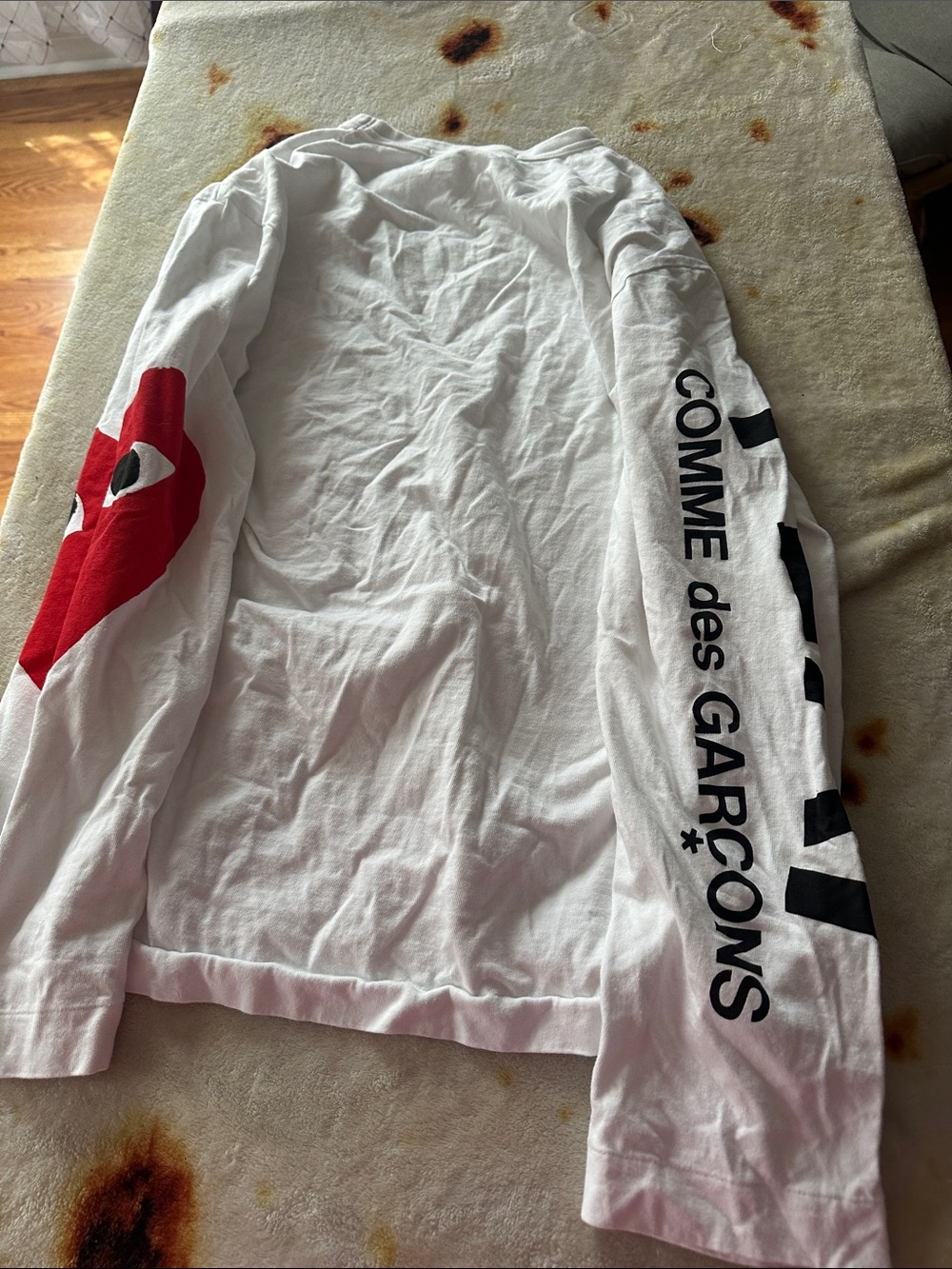 Comme des Garcons PLAY White Long Sleeve Tee with Red Heart Logo - Picture 3 of 3